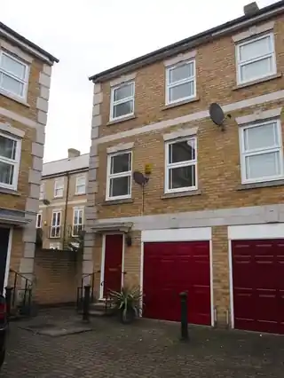 56 Brunel Road, photo 3