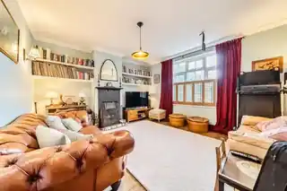 56 Dawnay Road, photo 2