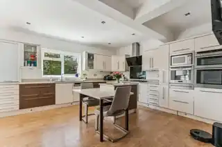 56 Elm Drive, photo 3