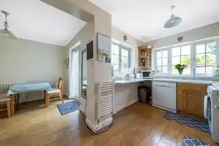 56 Hartford Road, photo 3