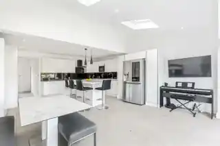 56 Kings Farm Avenue, photo 4