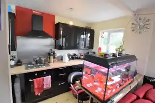 56 Kingston Lane, photo 3
