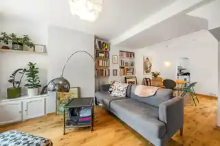 56 Love Lane, photo 3