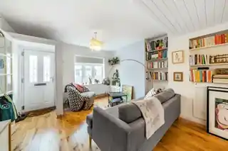 56 Love Lane, photo 2