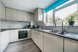 56 Lytton Road, photo 2