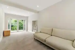 56 Outwood Lane, photo 3