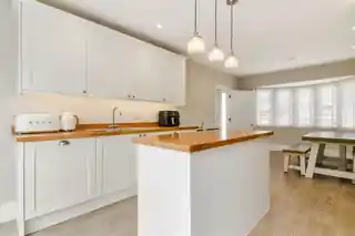 56 Outwood Lane, photo 4