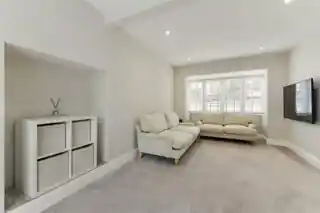 56 Outwood Lane, photo 2