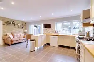 56 Parsonage Road, photo 2