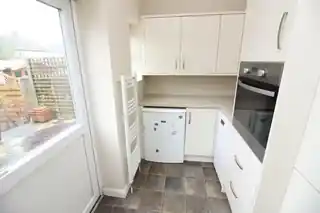 56 Pembury Avenue, photo 4