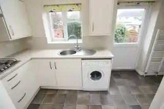 56 Pembury Avenue, photo 3