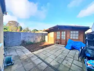 56 Staines Road, photo 2