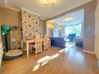 56 Staines Road, photo 3