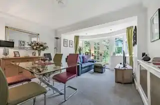 56 Sutton Crescent, photo 4
