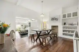 56 Temperley Road, photo 2