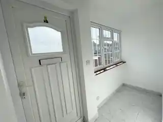 56 Westminster Avenue, photo 2