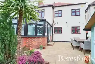 565 Upper Brentwood Road, photo 3