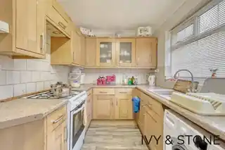 569 Becontree Avenue, photo 3
