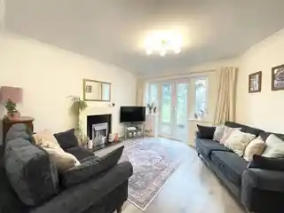 57 Carshalton Park Road, photo 2