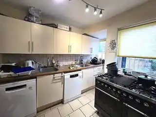 57 Hillview Gardens, photo 4