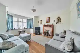 57 Longland Drive, photo 2