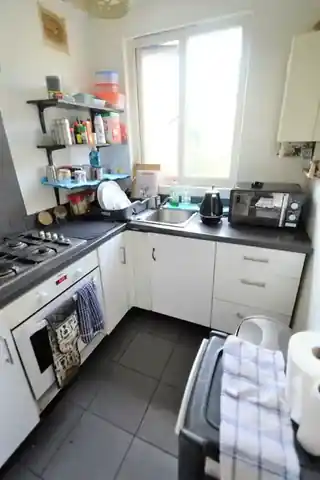 57 Shaftesbury Avenue, photo 4