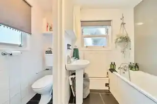 57 St James Road, photo 3