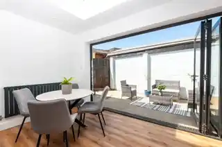 57 Warwick Road, photo 3