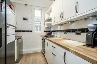 57B Chesham Road, photo 3