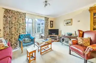 58 Aveling Close, photo 3