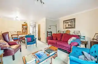 58 Aveling Close, photo 2