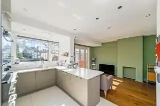 58 Beresford Road, photo 4