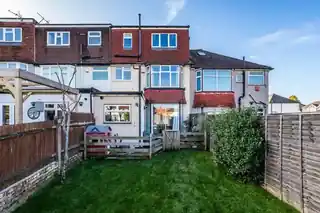 58 Chertsey Drive, photo 2
