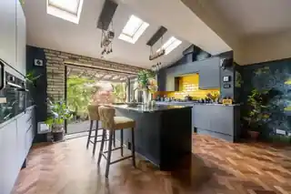 58 Elmfield Road, photo 2