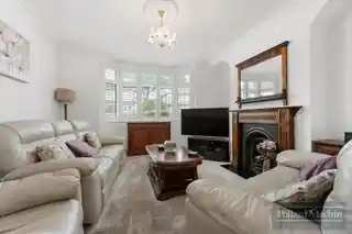58 Farnborough Crescent, photo 4