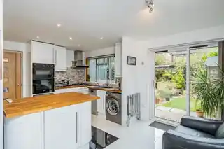 58 Hayman Crescent, photo 3