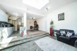 58 Langham Drive, photo 3