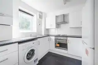 58 Larch Close, photo 2