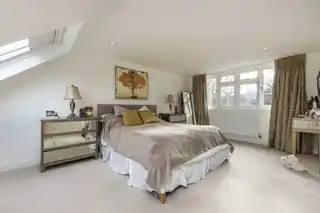 58 Michelham Gardens, photo 4