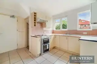 58 Moulton Avenue, photo 3