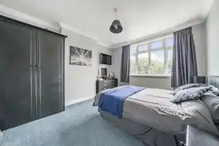 58 Selworthy Road, photo 3
