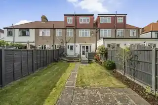 58 Selworthy Road, photo 2
