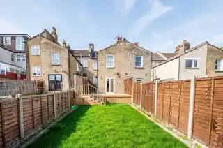 58 Swallowfield Road, photo 4
