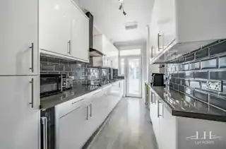 58 Upper Rainham Road, photo 4