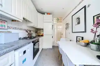 58 Winton Avenue, photo 3