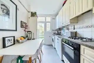 58 Winton Avenue, photo 4