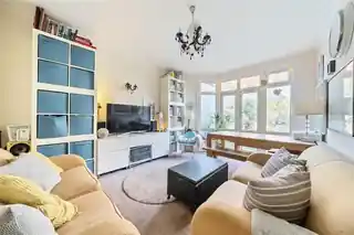 58 Winton Avenue, photo 2