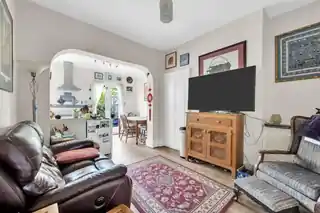 587 Rochester Way, photo 3