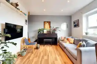 589 Katherine Road, photo 3