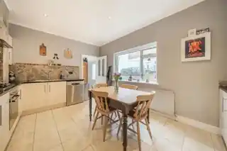 59 Beauchamp Road, photo 3